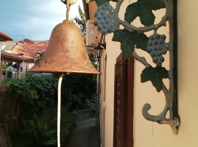 Konukevi Gyoengyszem Vendeghaz 3*