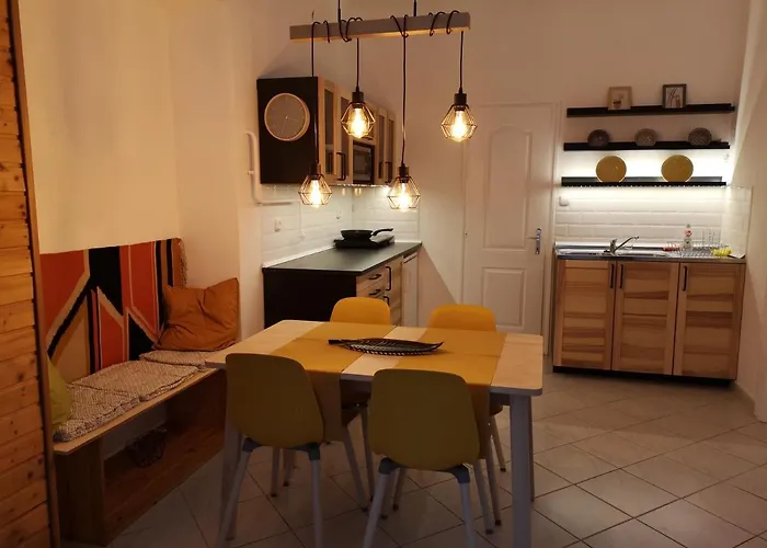 Gyoengyszem Vendeghaz 3* Eğri