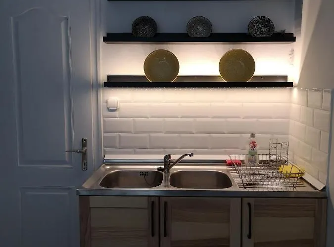 Konukevi Gyoengyszem Vendeghaz 3*