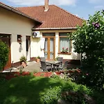 Gyoengyszem Vendeghaz 3* Eger