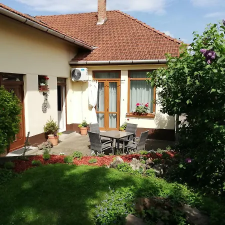 Gyoengyszem Vendeghaz 3* Έγκερ