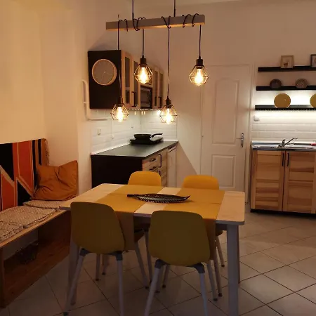 Gyoengyszem Vendeghaz 3* Έγκερ