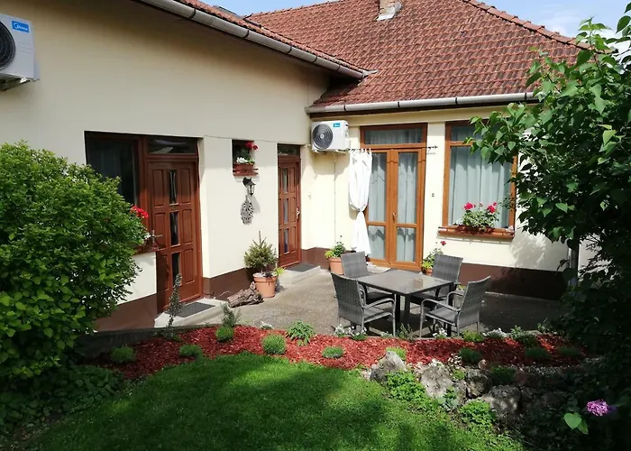 Gyoengyszem Vendeghaz بيت ضيافة إغير